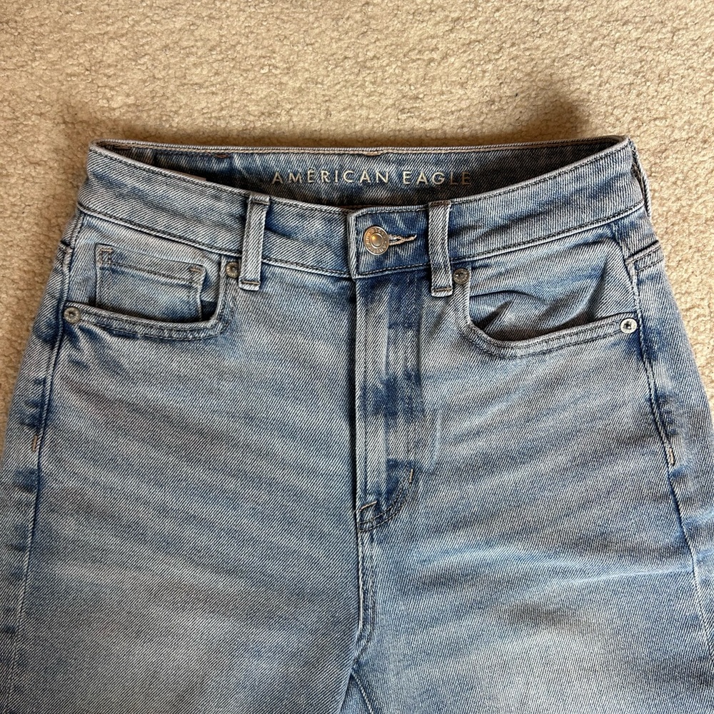 American Eagle Outfitters Light Wash Mom Jeans